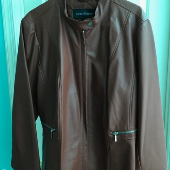 A stylish women's outer jacket; British tan; zippered front; 18/20 w; topstitch - Picture 1 of 5